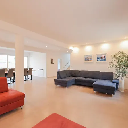 Luxury Eight Bedroom With Swimming Pool And Jacuzzi 100 Meters From The Sea ヴィル