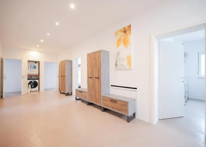 Luxury Eight Bedroom With Swimming Pool And Jacuzzi 100 Meters From The Sea *