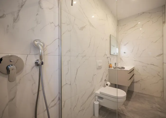 Luxury Eight Bedroom With Swimming Pool And Jacuzzi 100 Meters From The Sea