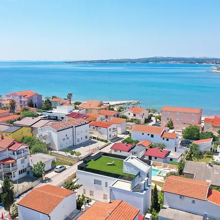 Luxury Eight Bedroom With Swimming Pool And Jacuzzi 100 Meters From The Sea