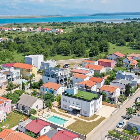Willa Luxury Eight Bedroom With Swimming Pool And Jacuzzi 100 Meters From The Sea