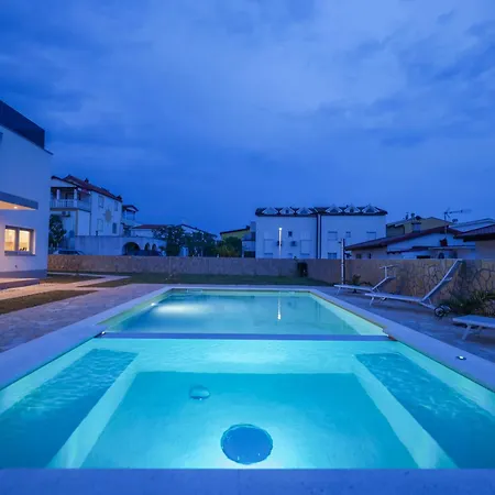 Willa Luxury Eight Bedroom With Swimming Pool And Jacuzzi 100 Meters From The Sea *