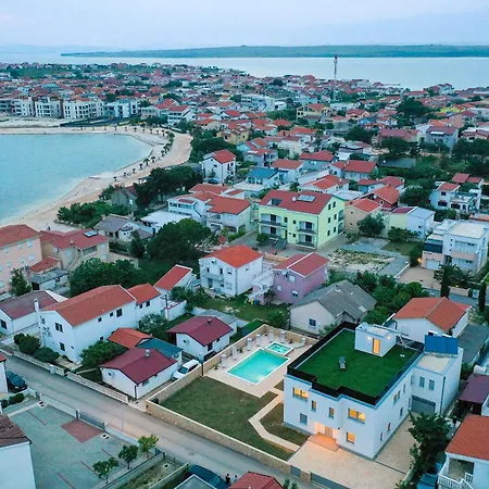 Willa Luxury Eight Bedroom With Swimming Pool And Jacuzzi 100 Meters From The Sea Vir