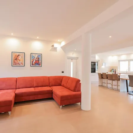 Luxury Eight Bedroom With Swimming Pool And Jacuzzi 100 Meters From The Sea Willa