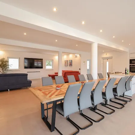 Luxury Eight Bedroom With Swimming Pool And Jacuzzi 100 Meters From The Sea Villa *