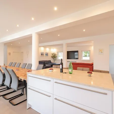 Luxury Eight Bedroom With Swimming Pool And Jacuzzi 100 Meters From The Sea Willa Vir