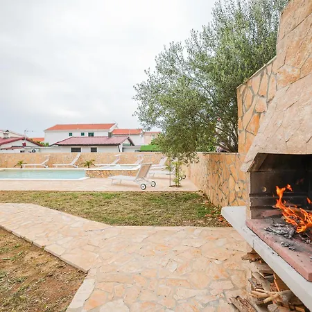 Luxury Eight Bedroom With Swimming Pool And Jacuzzi 100 Meters From The Sea *