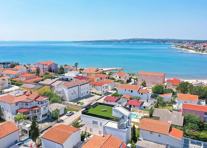 Luxury Eight Bedroom With Swimming Pool And Jacuzzi 100 Meters From The Sea
