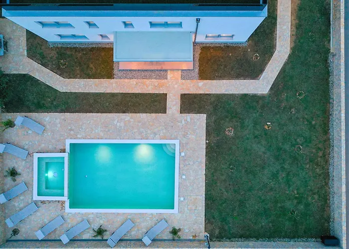Luxury Eight Bedroom With Swimming Pool And Jacuzzi 100 Meters From The Sea Villa