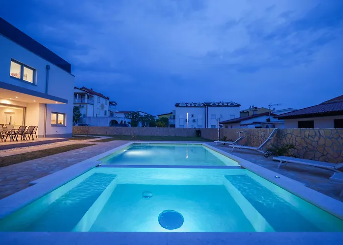 Villa Luxury Eight Bedroom With Swimming Pool And Jacuzzi 100 Meters From The Sea *