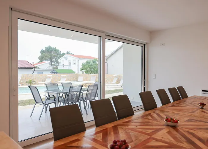 Villa Luxury Eight Bedroom With Swimming Pool And Jacuzzi 100 Meters From The Sea