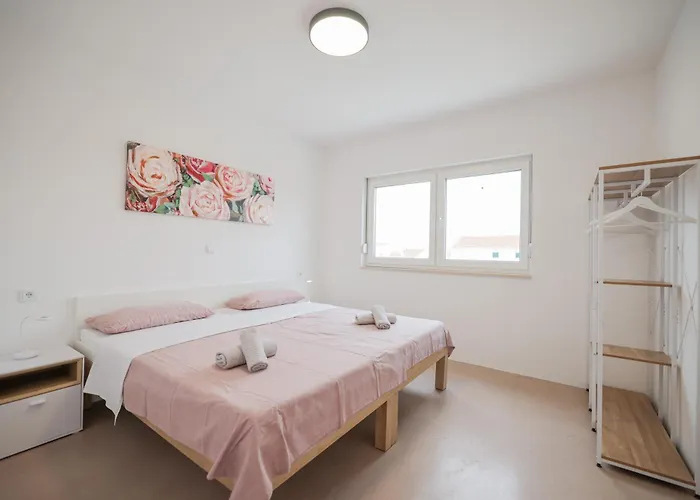 Villa Luxury Eight Bedroom With Swimming Pool And Jacuzzi 100 Meters From The Sea Vir