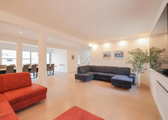 Luxury Eight Bedroom With Swimming Pool And Jacuzzi 100 Meters From The Sea Vir