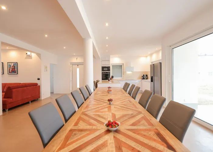 Villa Luxury Eight Bedroom With Swimming Pool And Jacuzzi 100 Meters From The Sea Vir