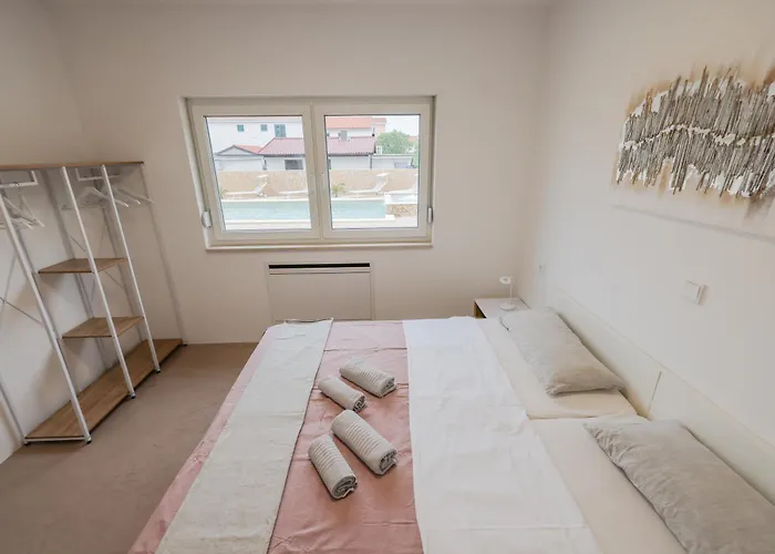 Luxury Eight Bedroom With Swimming Pool And Jacuzzi 100 Meters From The Sea *